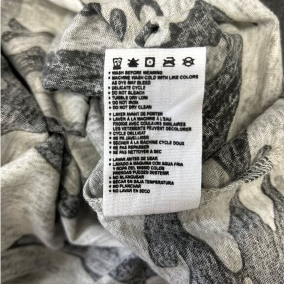 Atlanta Braves Women’s Camo Print V-Neck T-Shirt Large - Picture 8 of 10